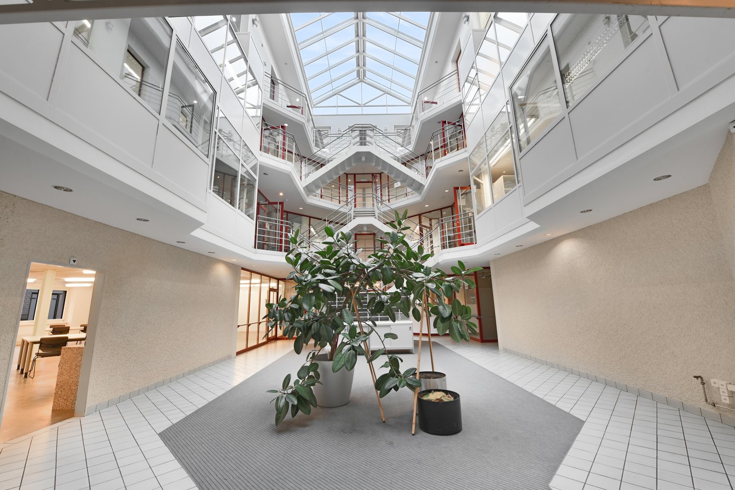 793m² commercial