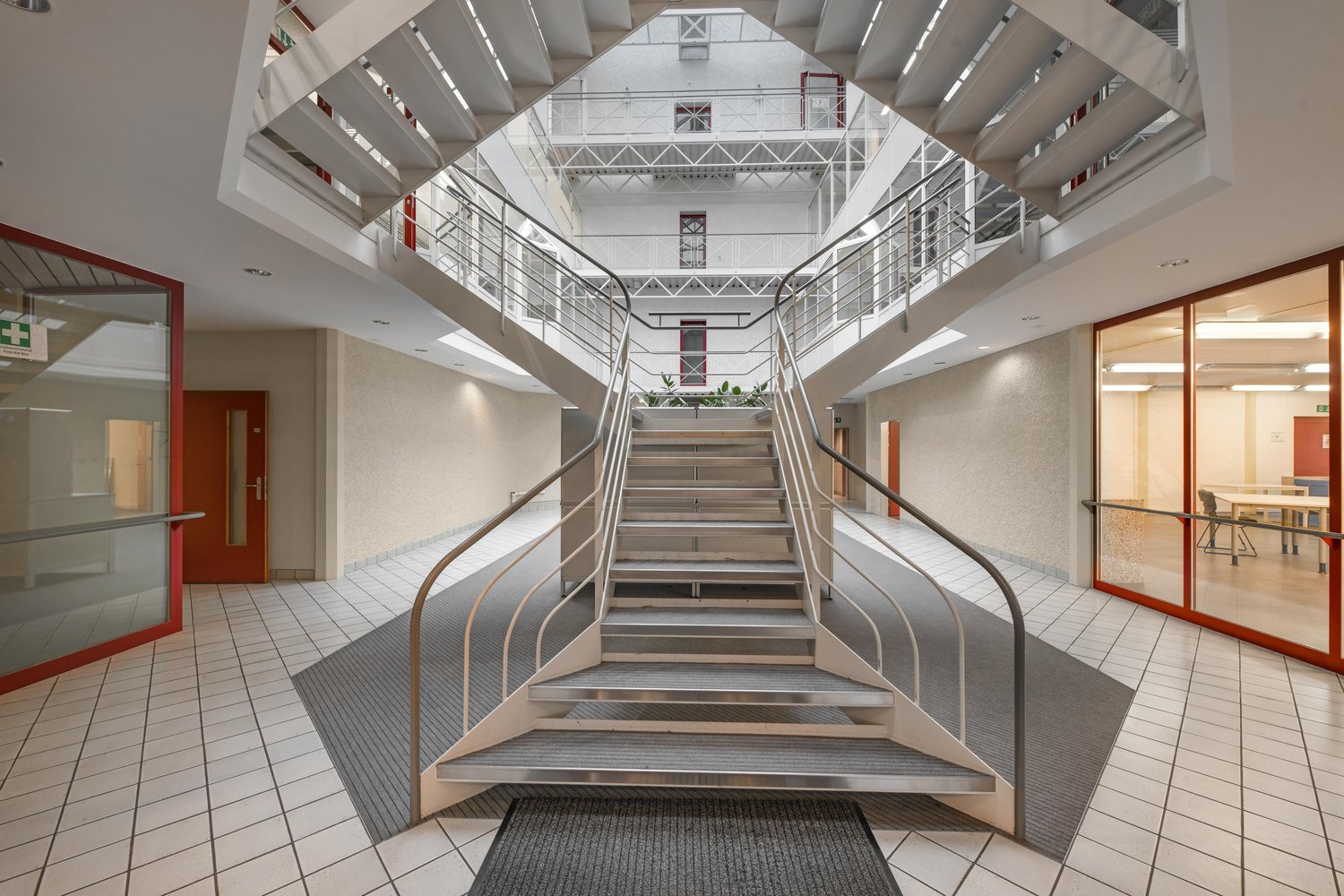 793m² commercial