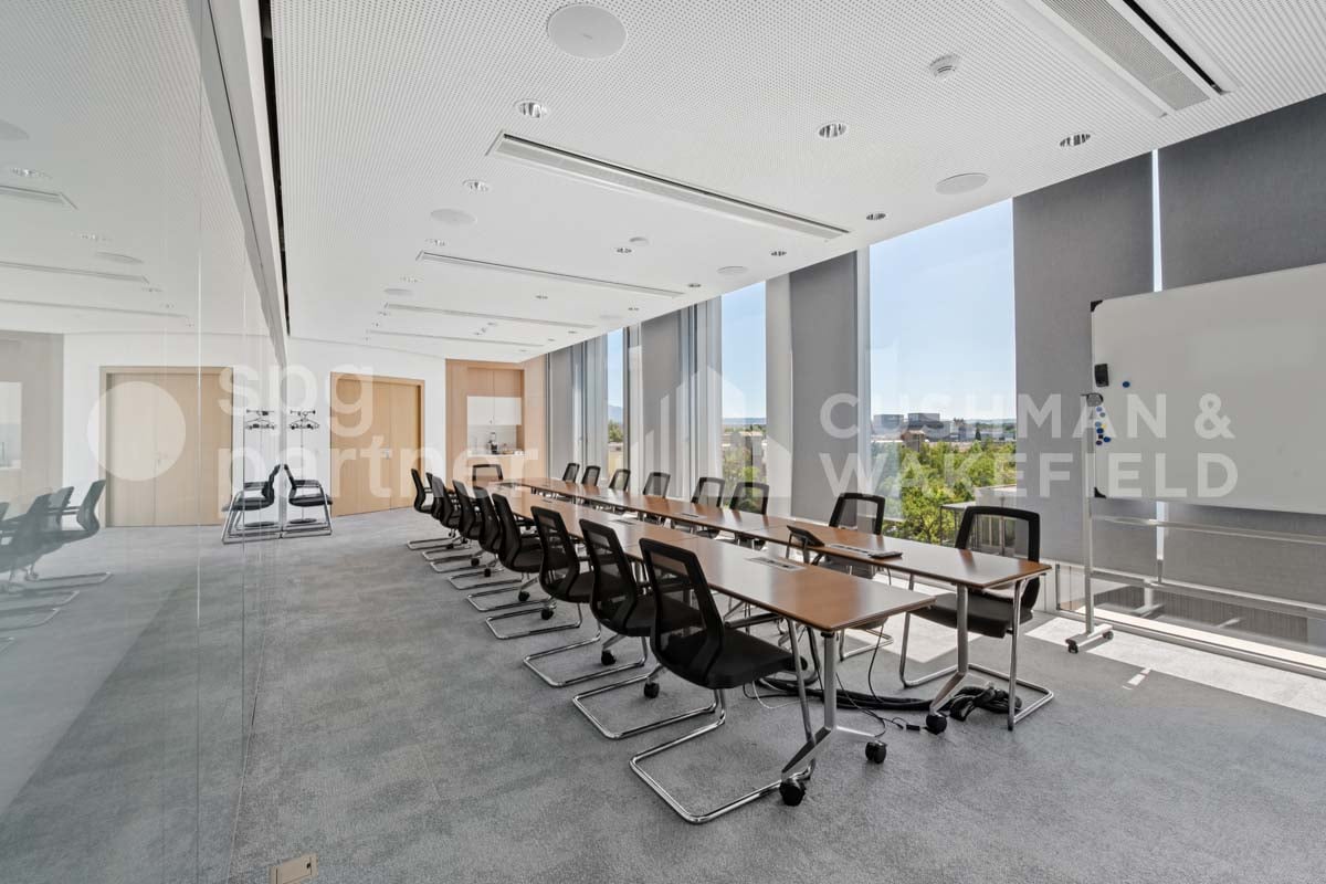 1600m² office