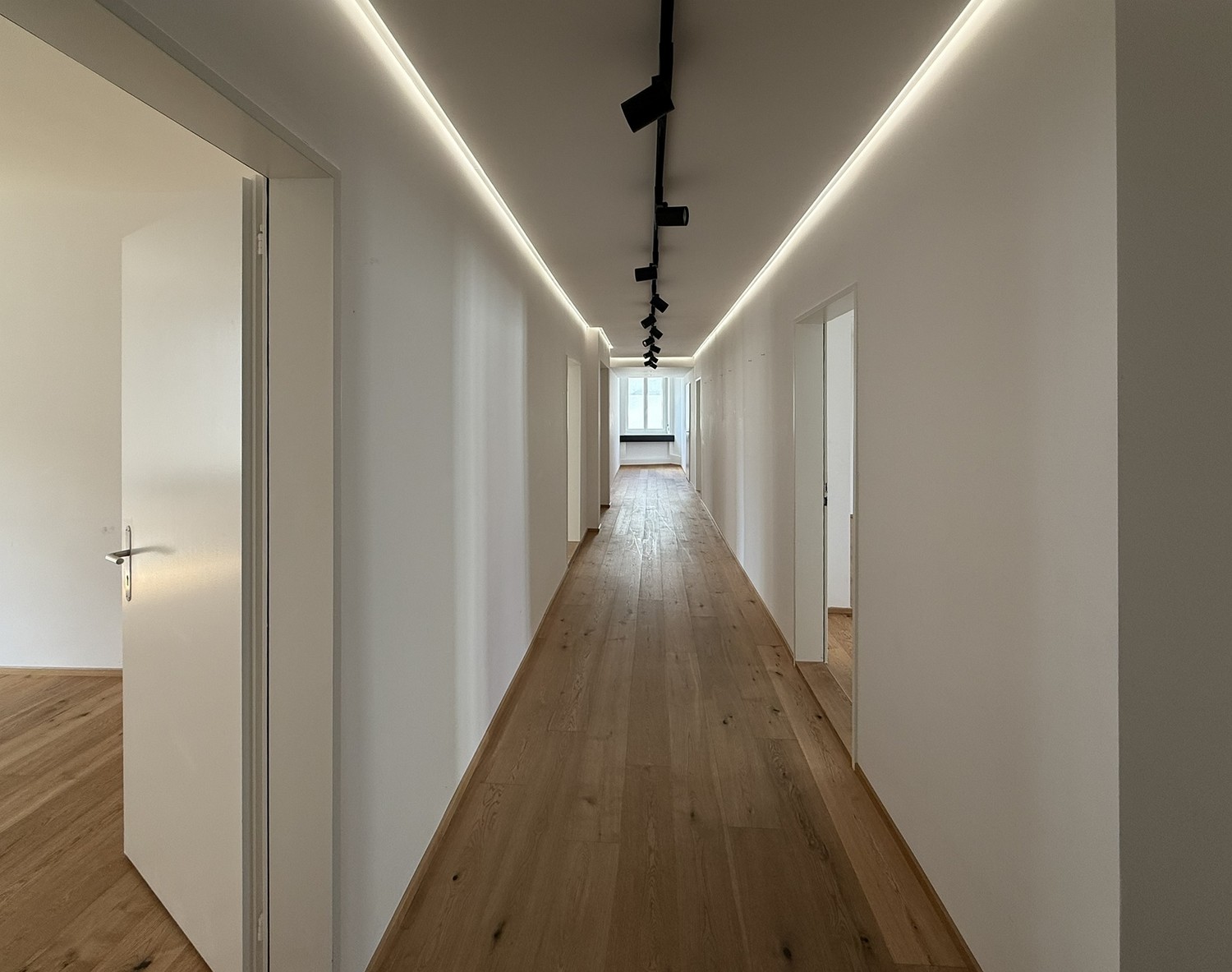 191m² office, photo 3 of 7