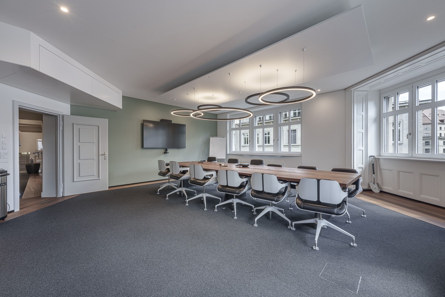 440m² office, photo 1 of 10