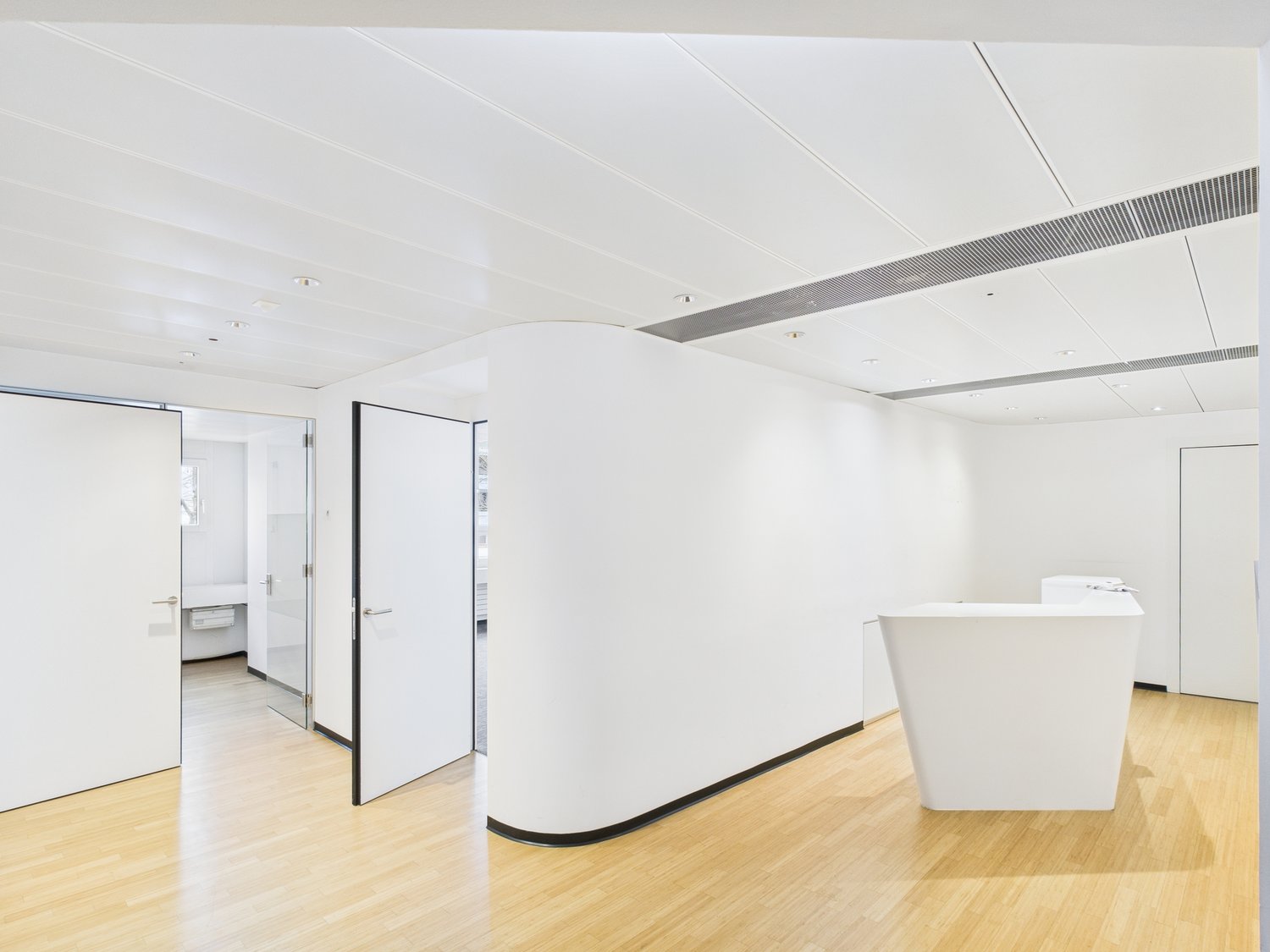 1066m² office, photo 3 of 10