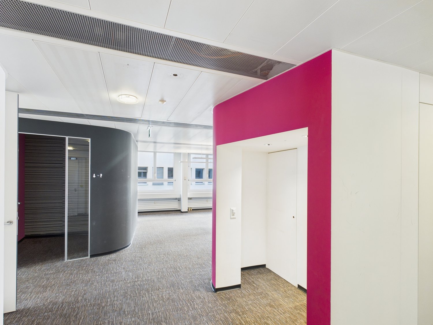 1066m² office, photo 4 of 10