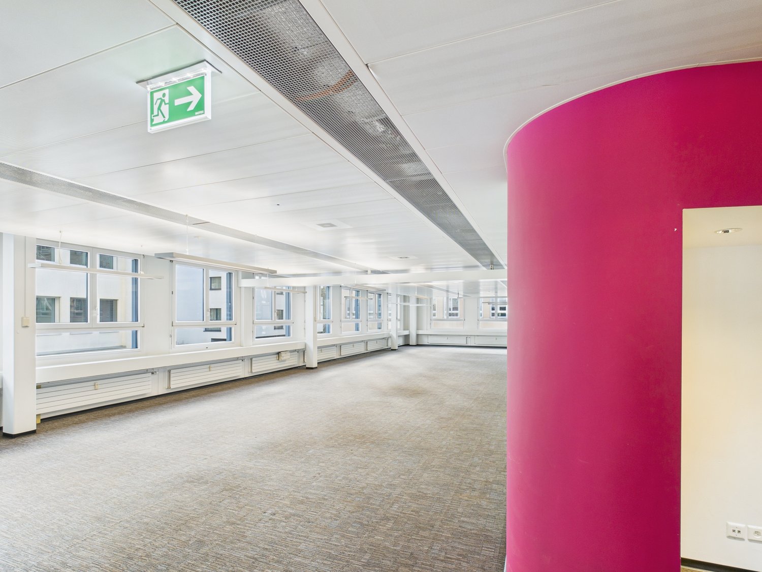 1066m² office, photo 5 of 10