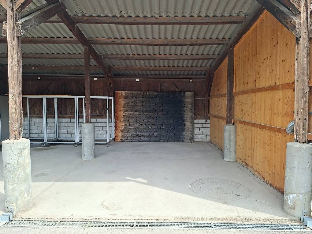 Covered slot, photo 1 of 3