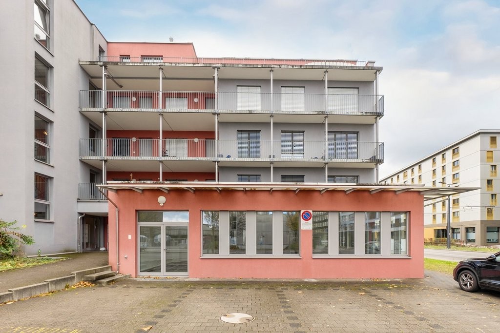 235m² office, photo 1 of 6
