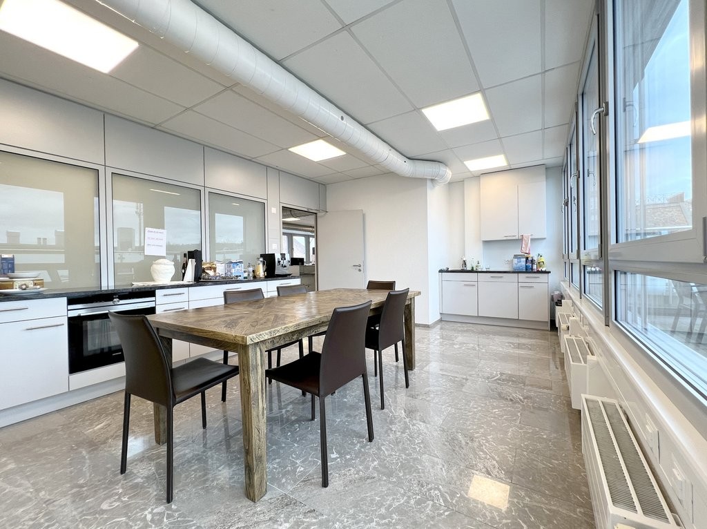 233m² office, photo 2 of 10
