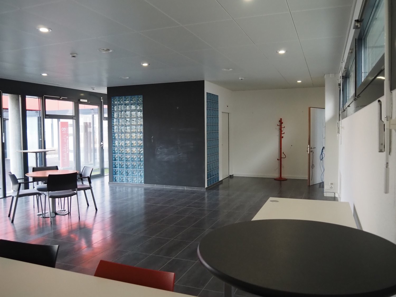 82m² shop, photo 2 of 5