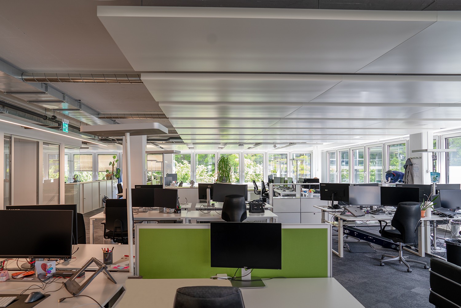1126m² office, photo 2 of 10