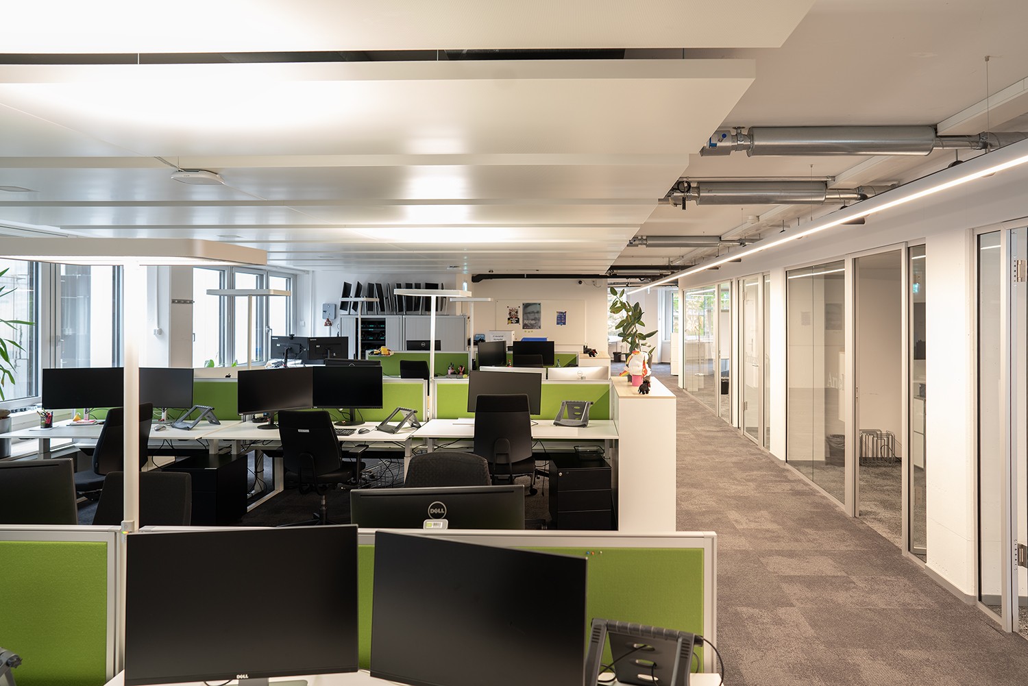 1126m² office, photo 3 of 10