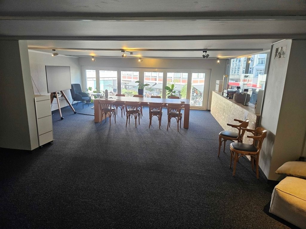 275m² commercial, photo 2 of 10