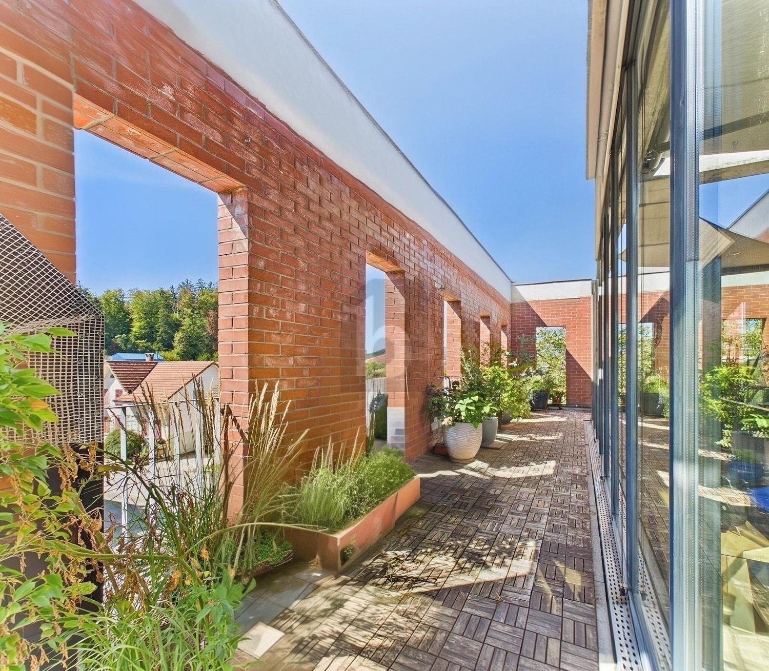 16 ½ rooms multi family house, photo 1 of 4