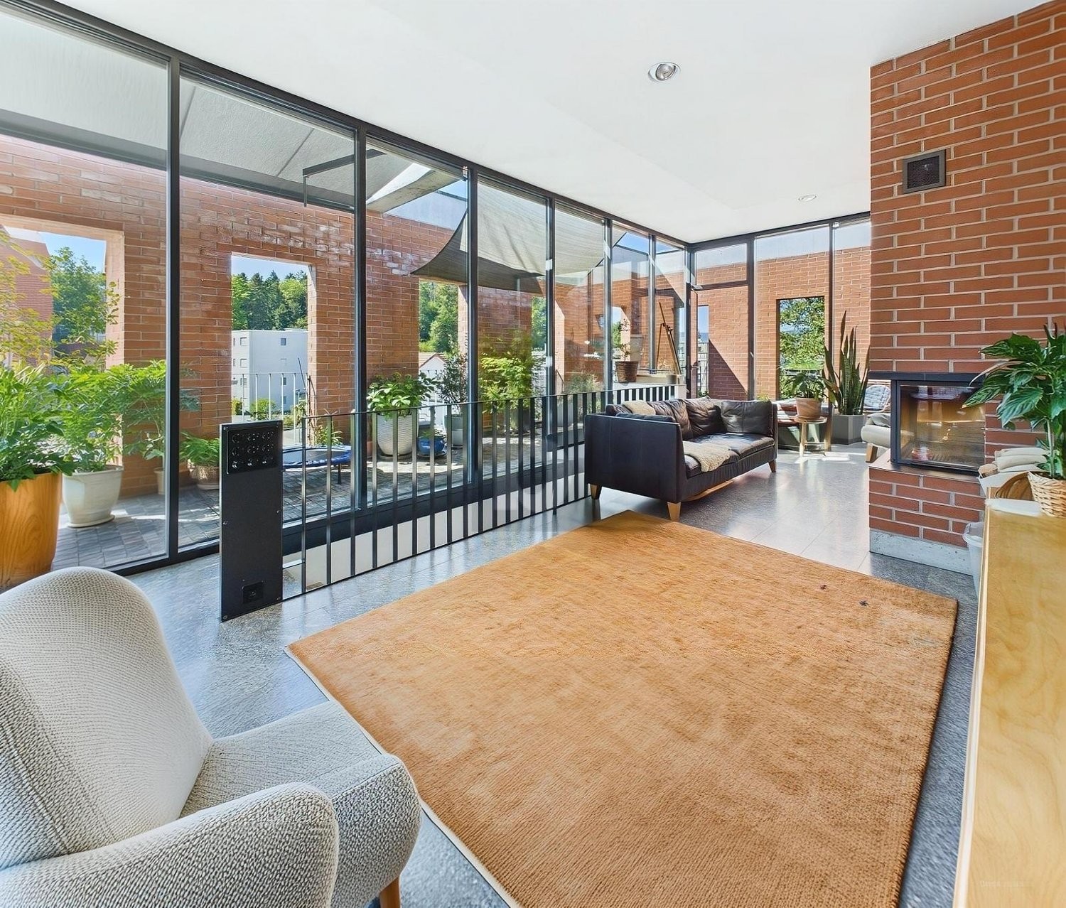 16 ½ rooms multi family house, photo 3 of 4