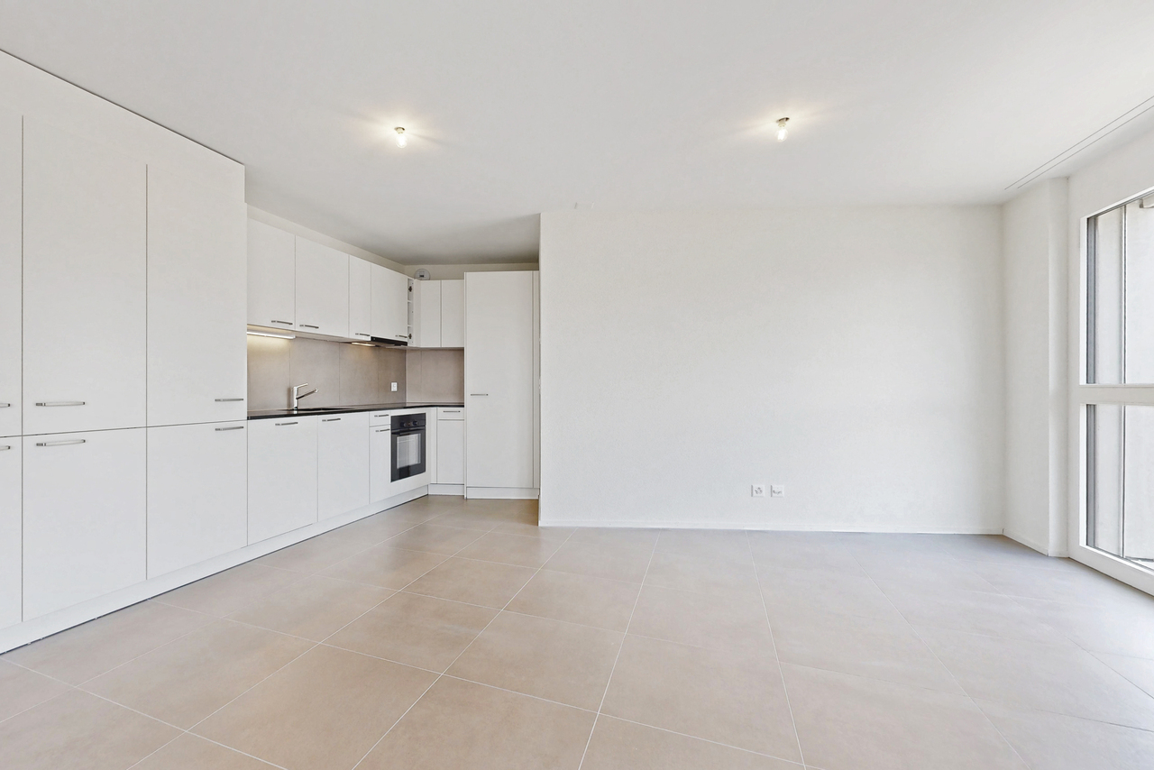 3 ½ rooms apartment

3.5 room apartment on the 2nd floor at Rue du Chêne 39 in Renens.

It consists as follows:

- 2 bedrooms
- a fully equipped and open kitchen
- a bathroom + wc with the washing machine/dryer column
- a separate WC
- two balconies
- a cellar

Available from 1.10.2026

Price: CHF 2, photo 1 of 5