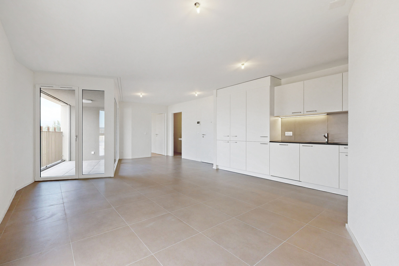 3 ½ rooms apartment

3.5 room apartment on the 2nd floor at Rue du Chêne 39 in Renens.

It consists as follows:

- 2 bedrooms
- a fully equipped and open kitchen
- a bathroom + wc with the washing machine/dryer column
- a separate WC
- two balconies
- a cellar

Available from 1.10.2026

Price: CHF 2, photo 3 of 5