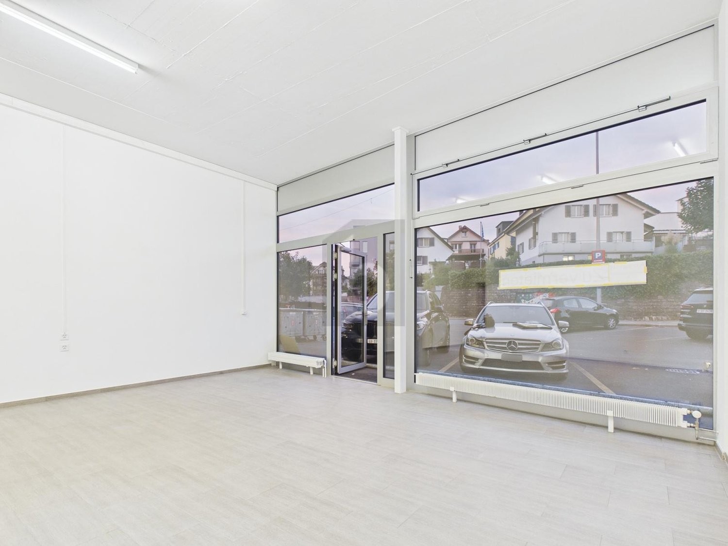 26m² shop