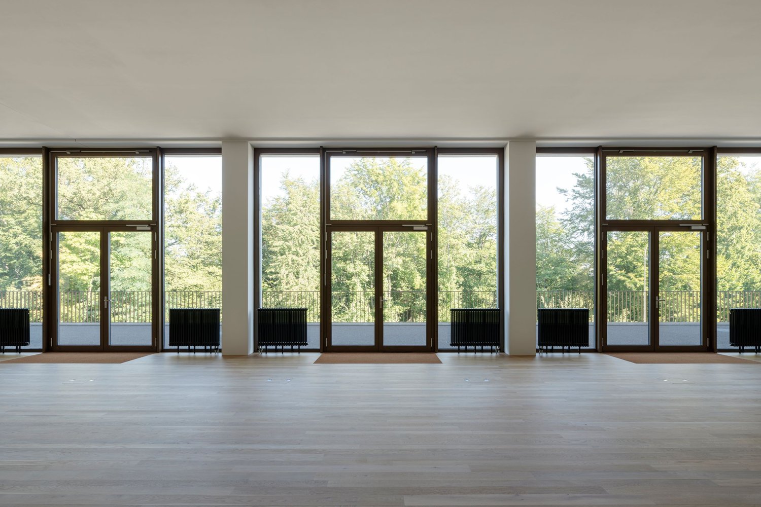 230m² commercial, photo 2 of 8