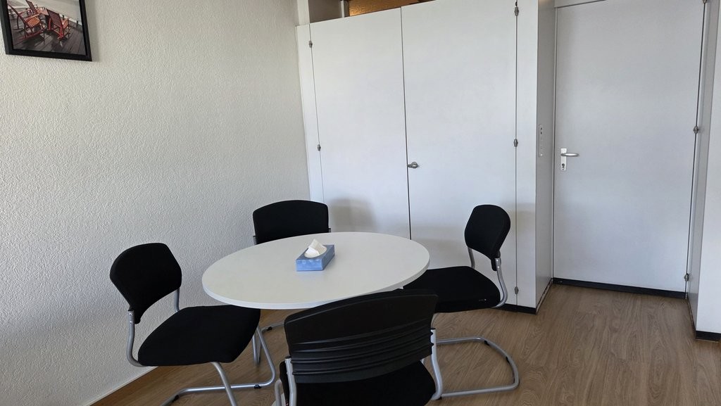 19m² office, photo 1 sur 8