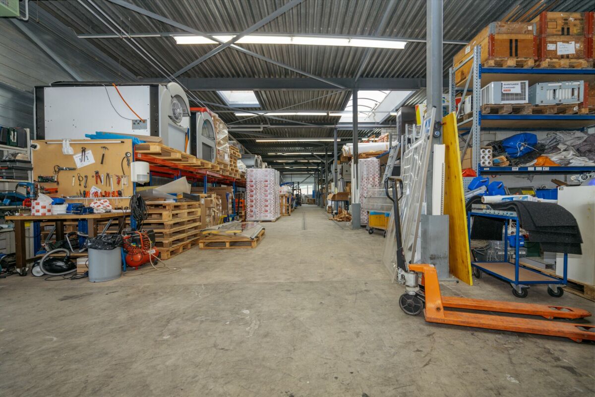 400m² factory