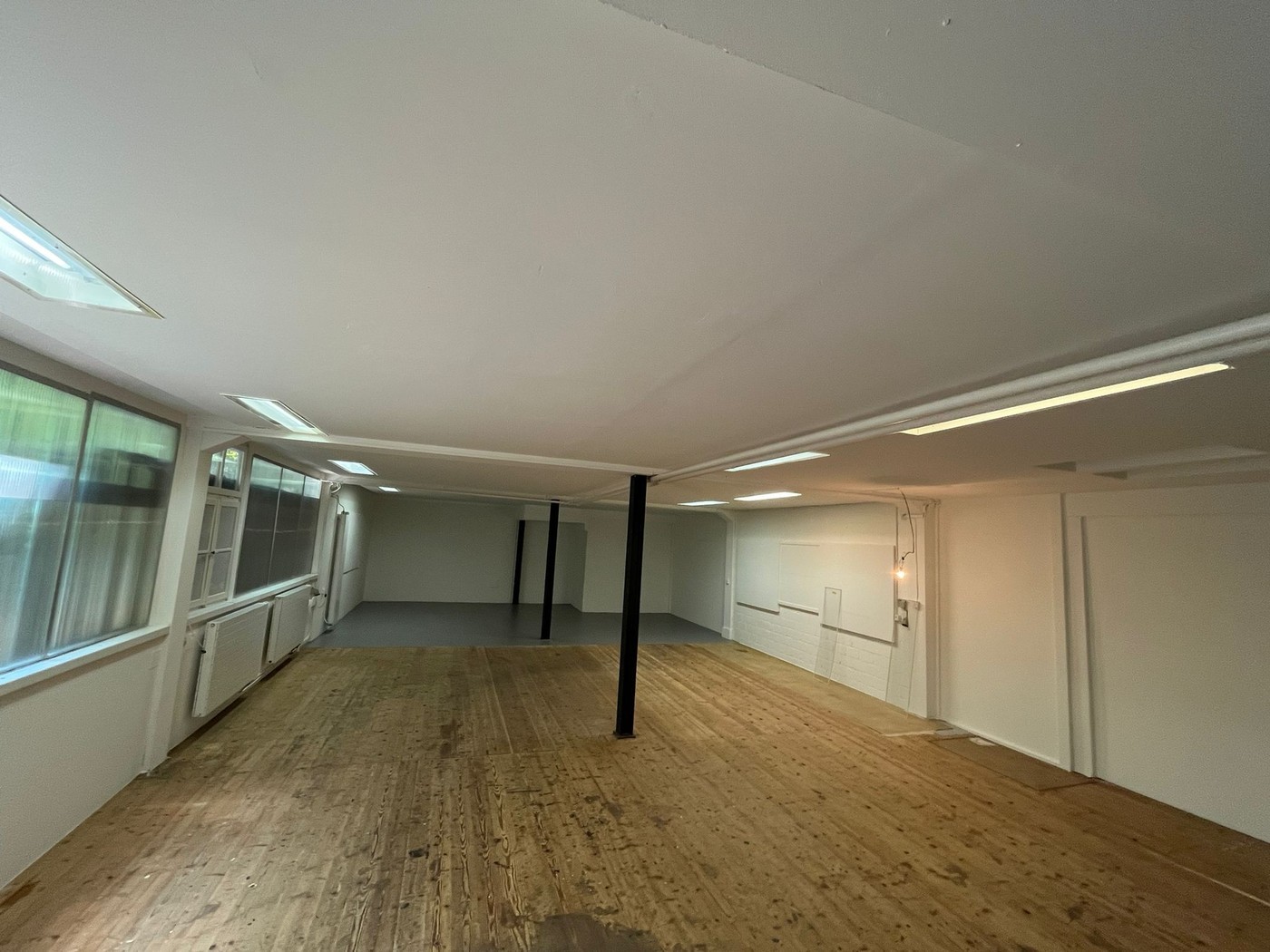 Commercial, photo 6 of 6