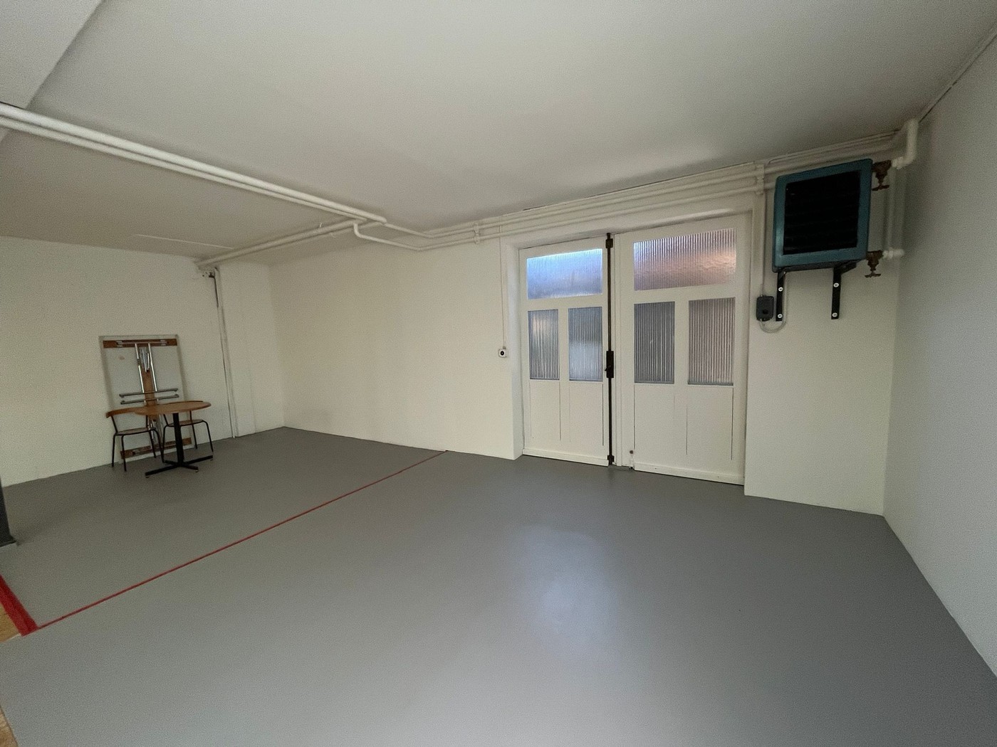 Commercial, photo 1 of 6