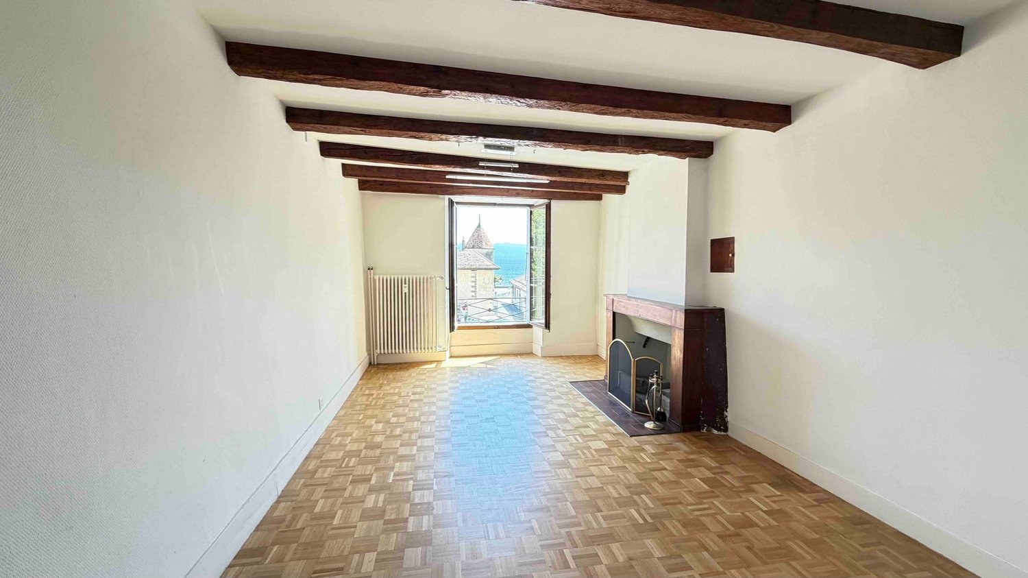 6 rooms apartment