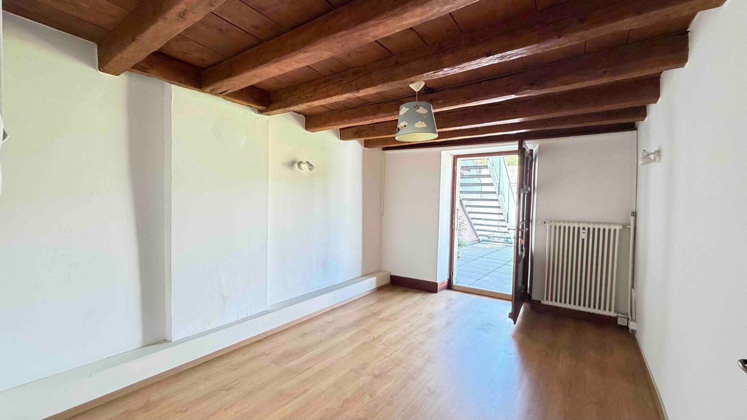 6 rooms apartment