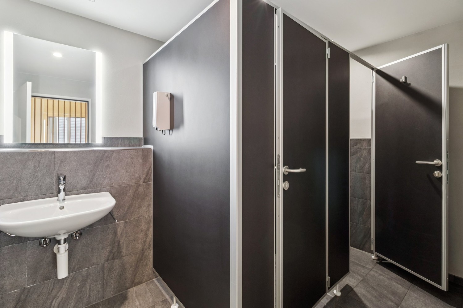 872m² commercial, photo 9 of 9
