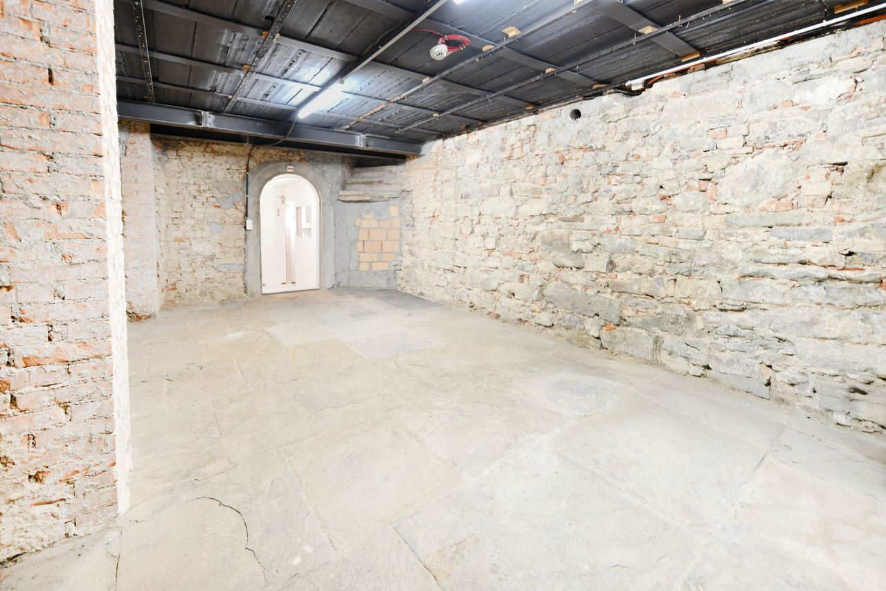 155m² sports hall, photo 2 of 3
