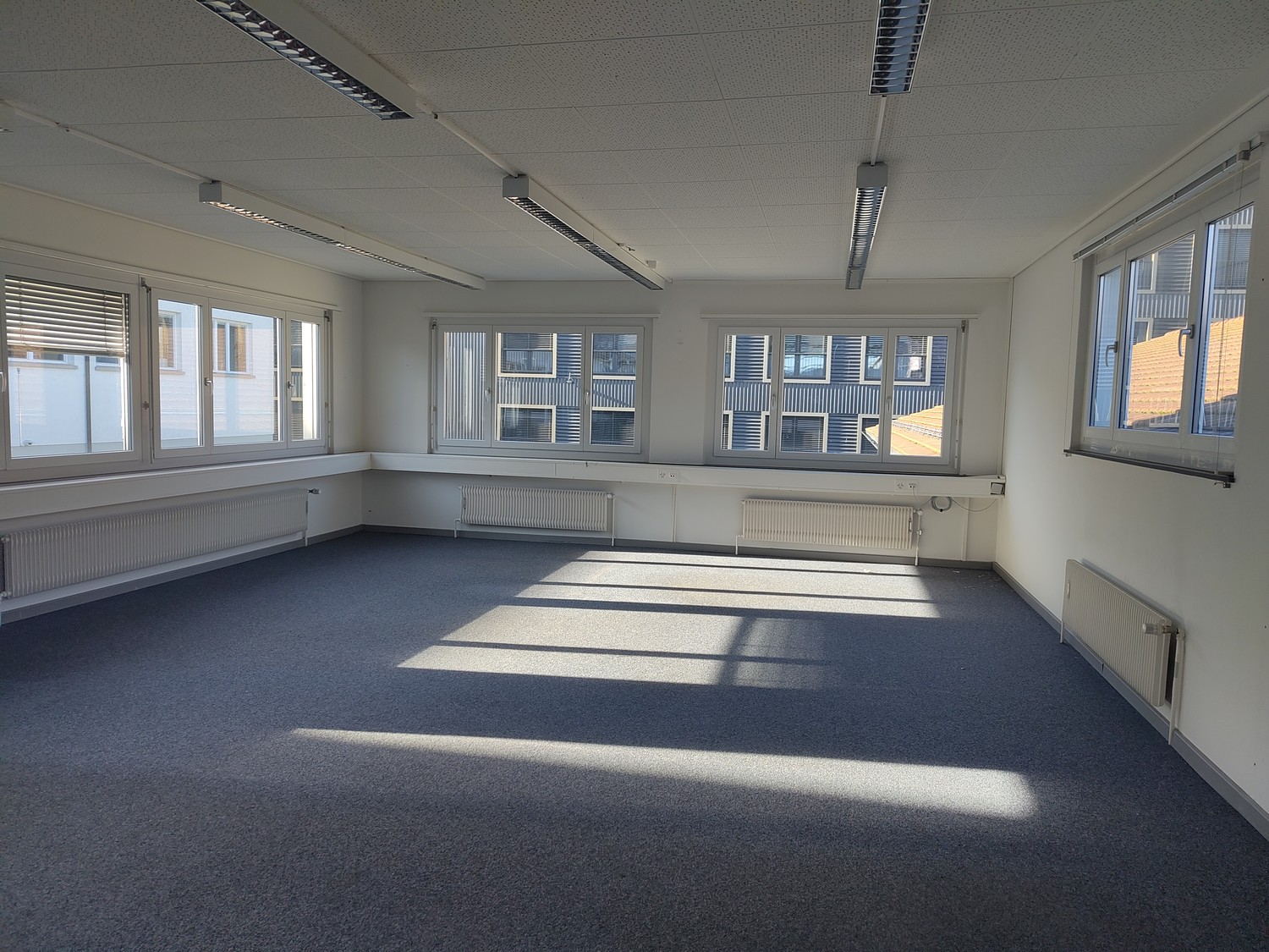 Bureau de 168m², photo 1 sur 5