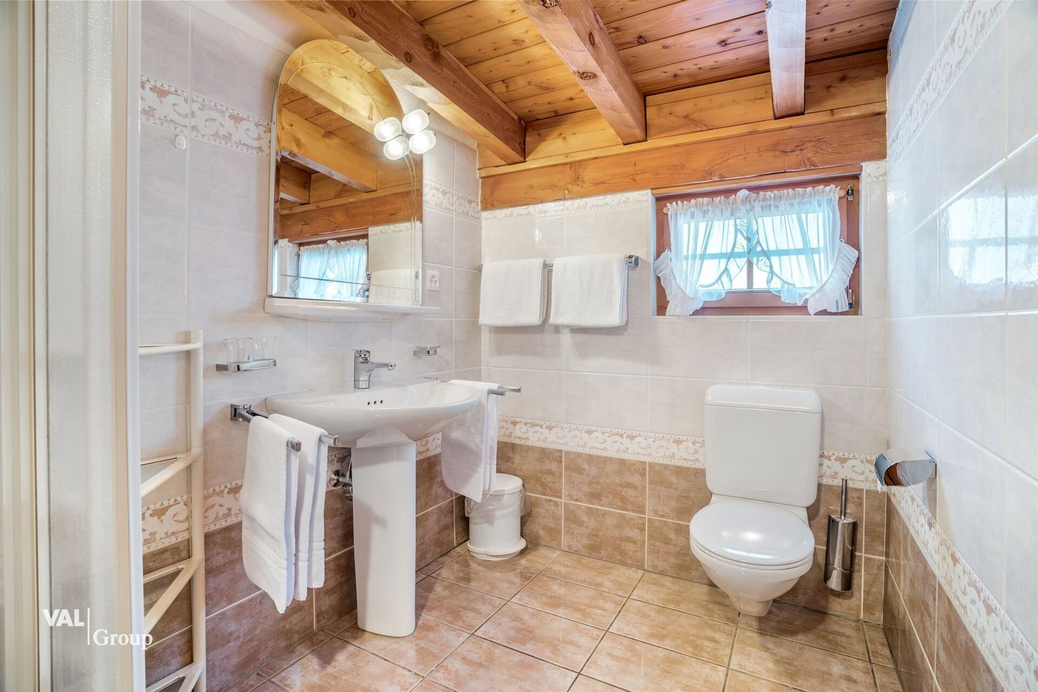 Multi family house, photo 6 of 10