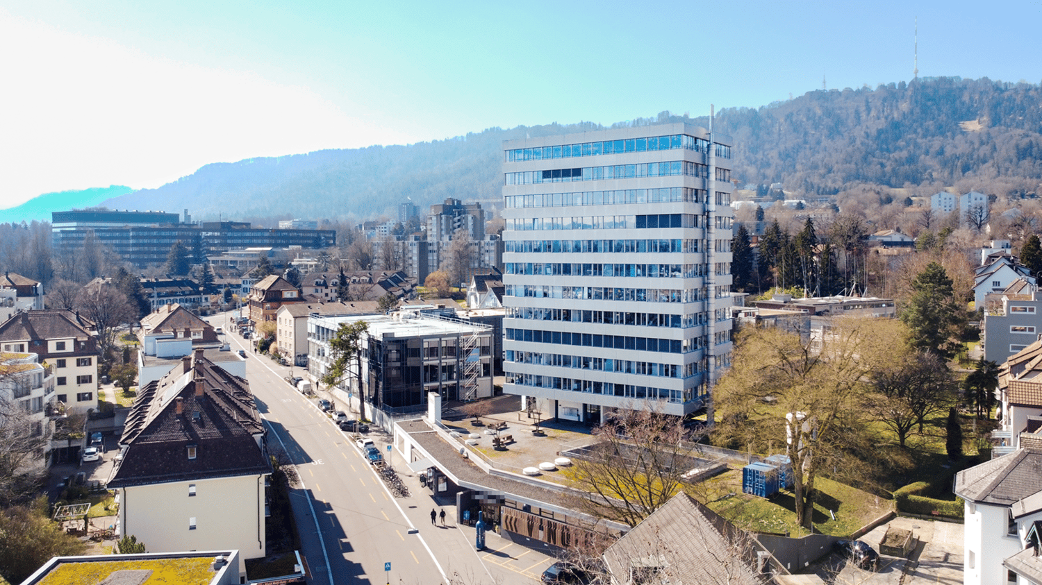 373m² office, photo 1 of 10