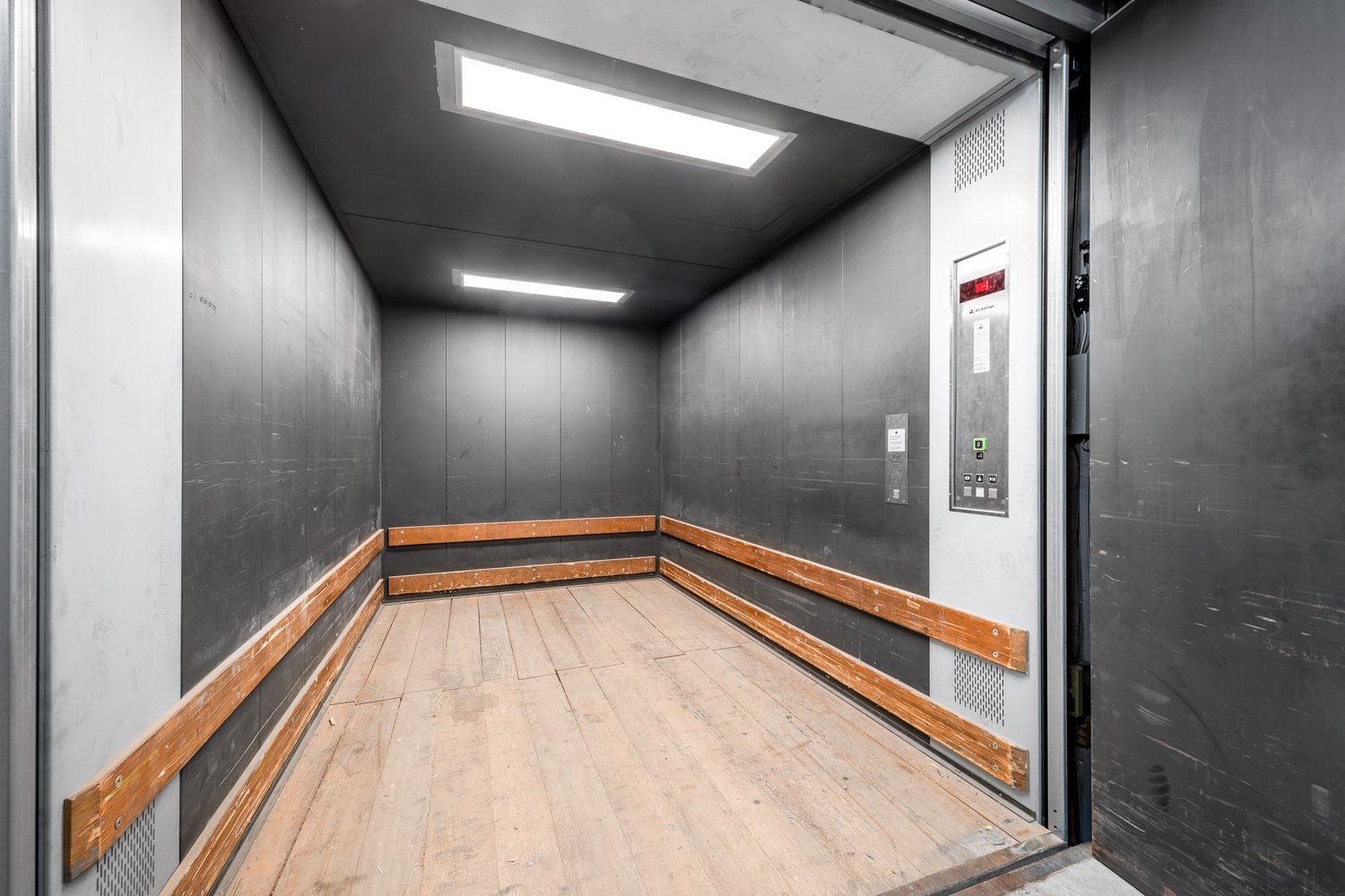 64m² office