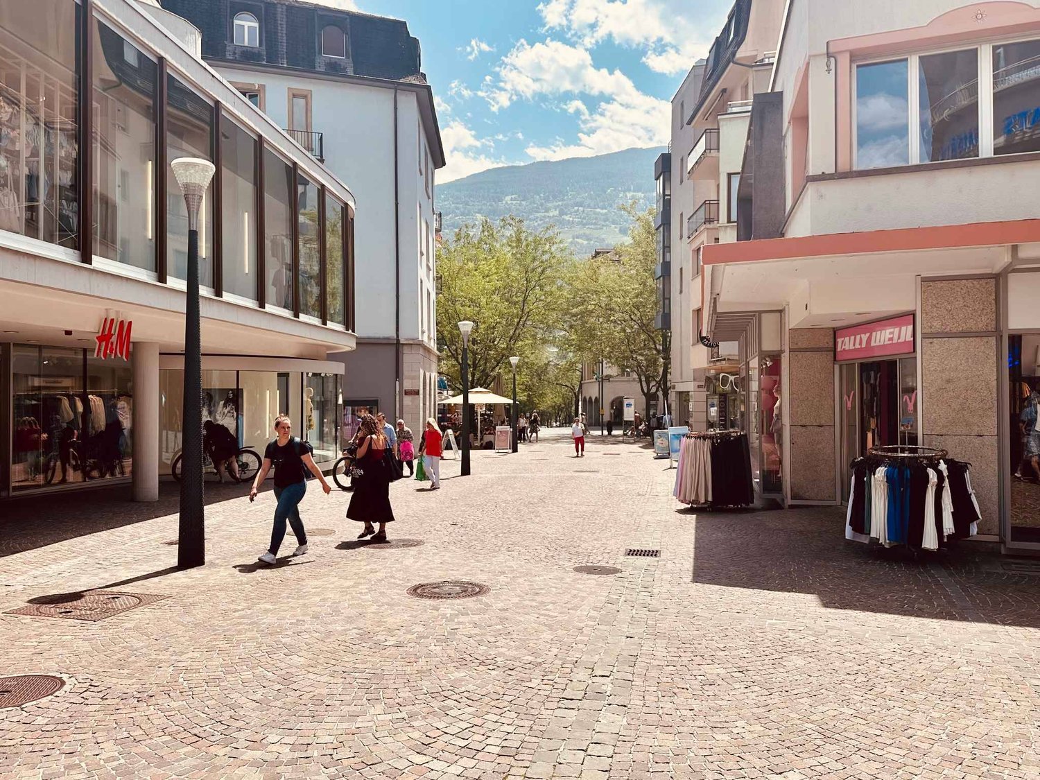 451m² arcade
