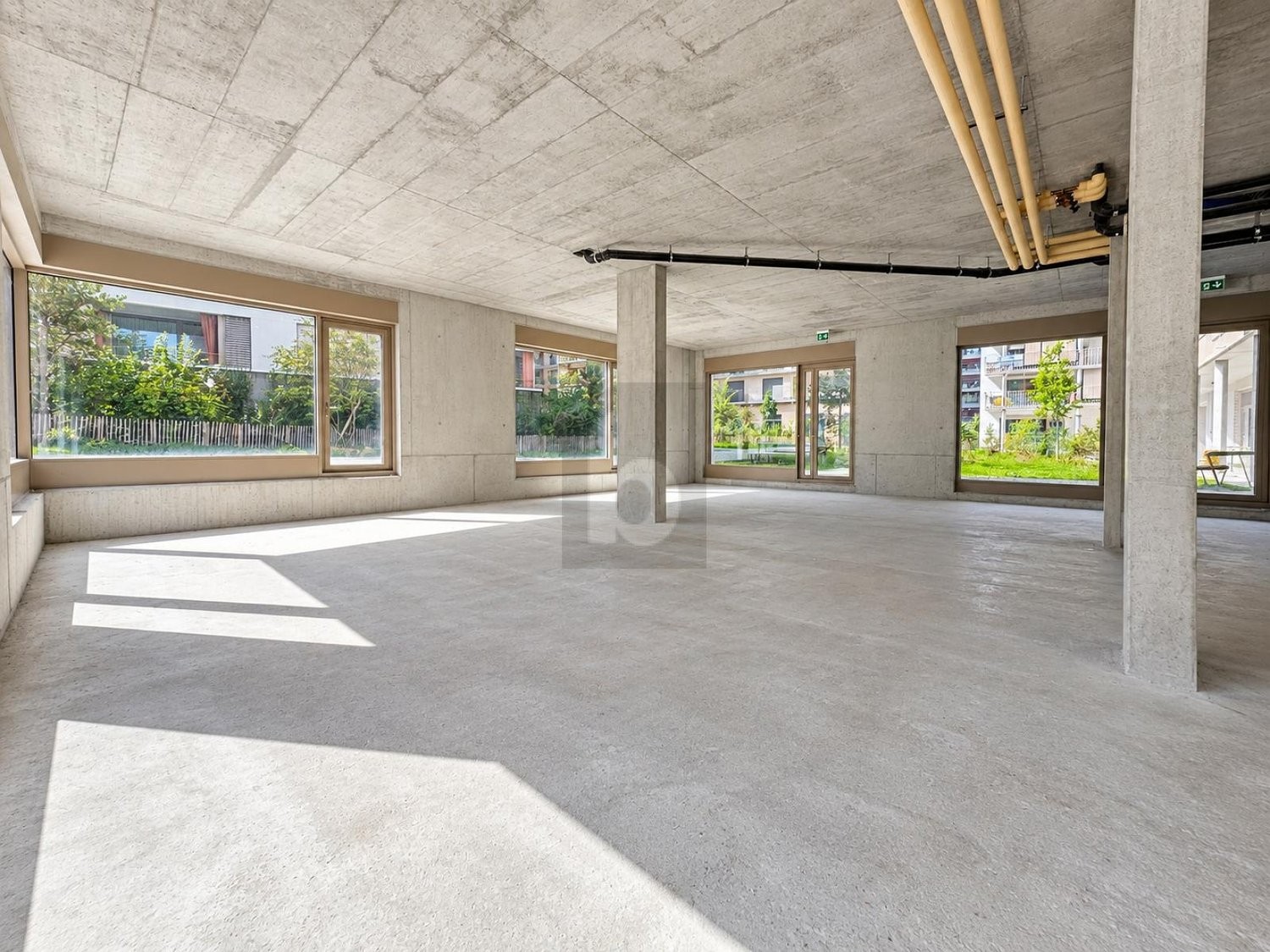 160m² shop
