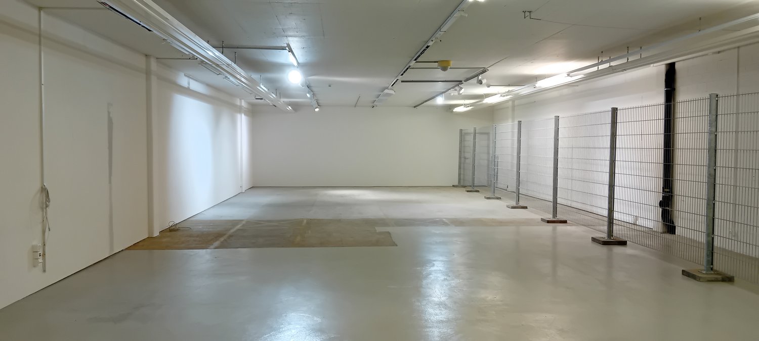 290m² storage room