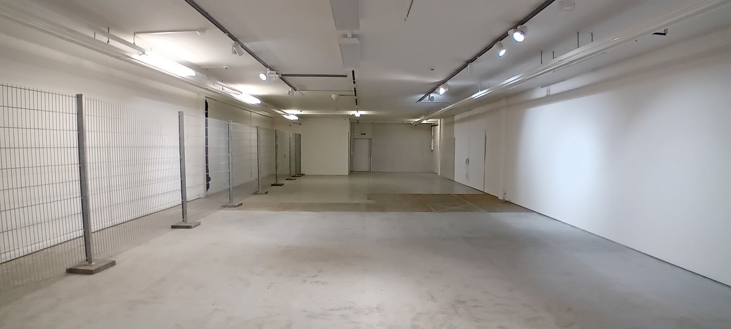 290m² storage room