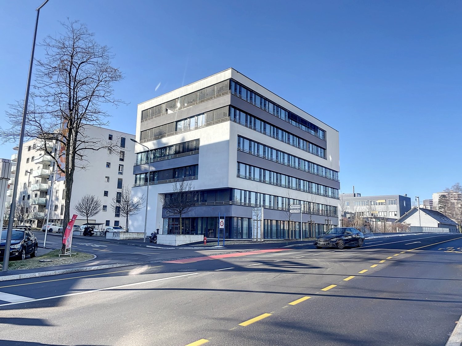 226m² office, photo 2 of 2
