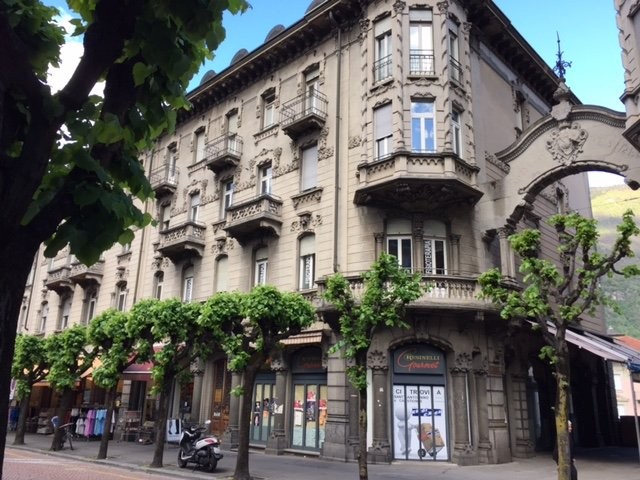 108m² shop