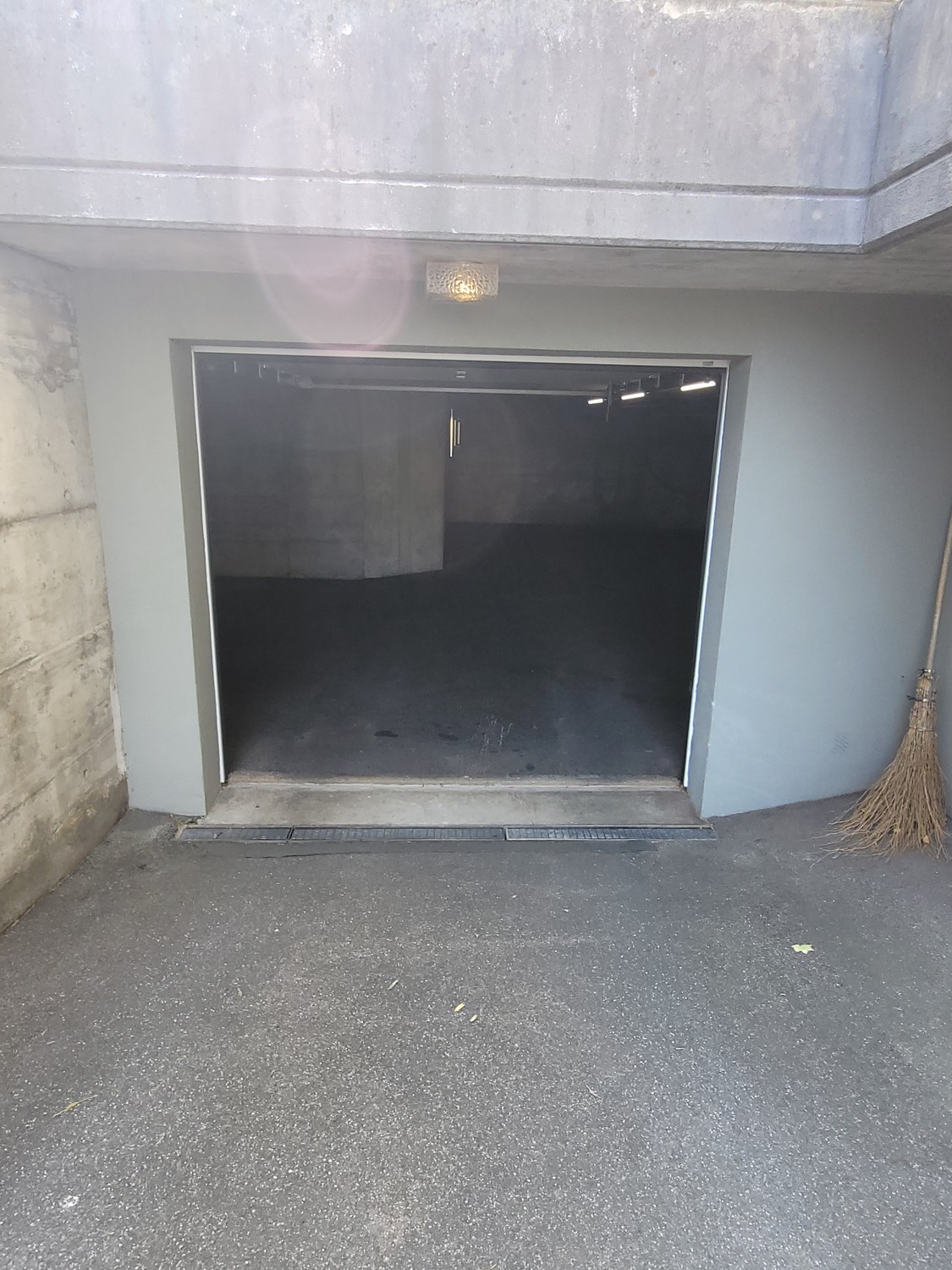 Underground slot, photo 2 of 2
