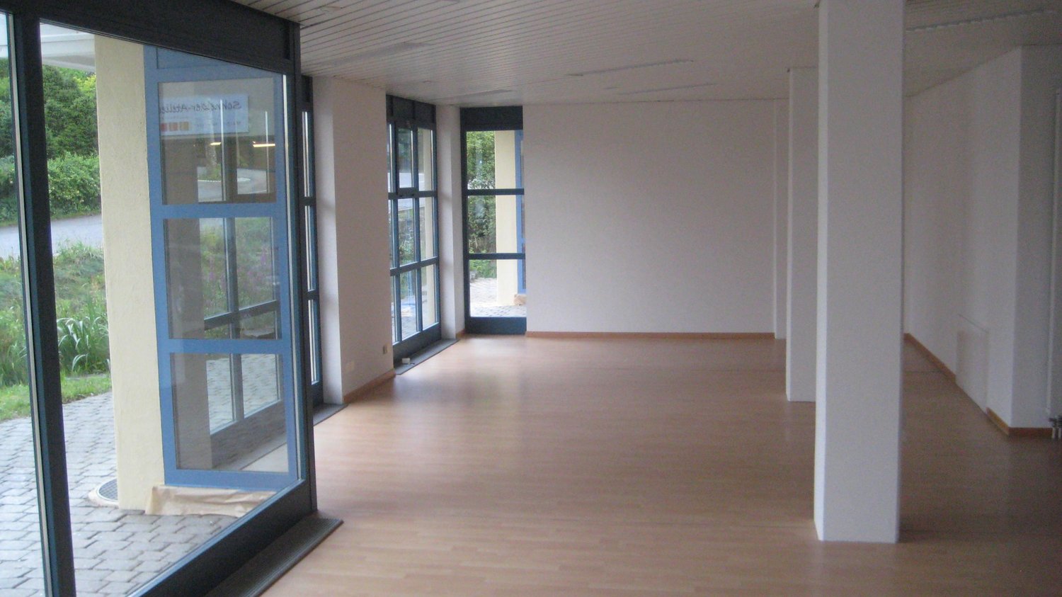 91m² shop, photo 1 of 4