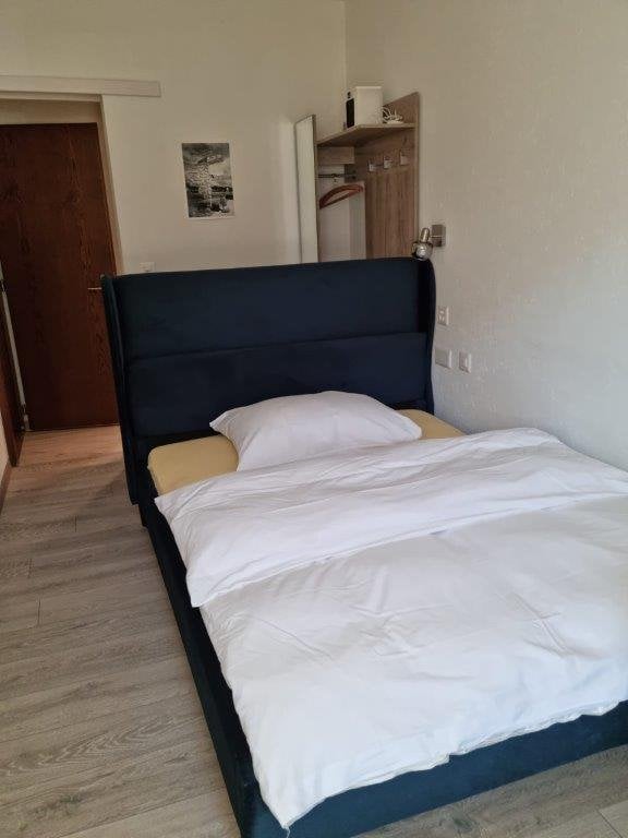 1 room single room