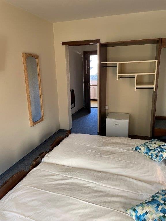 1 room single room