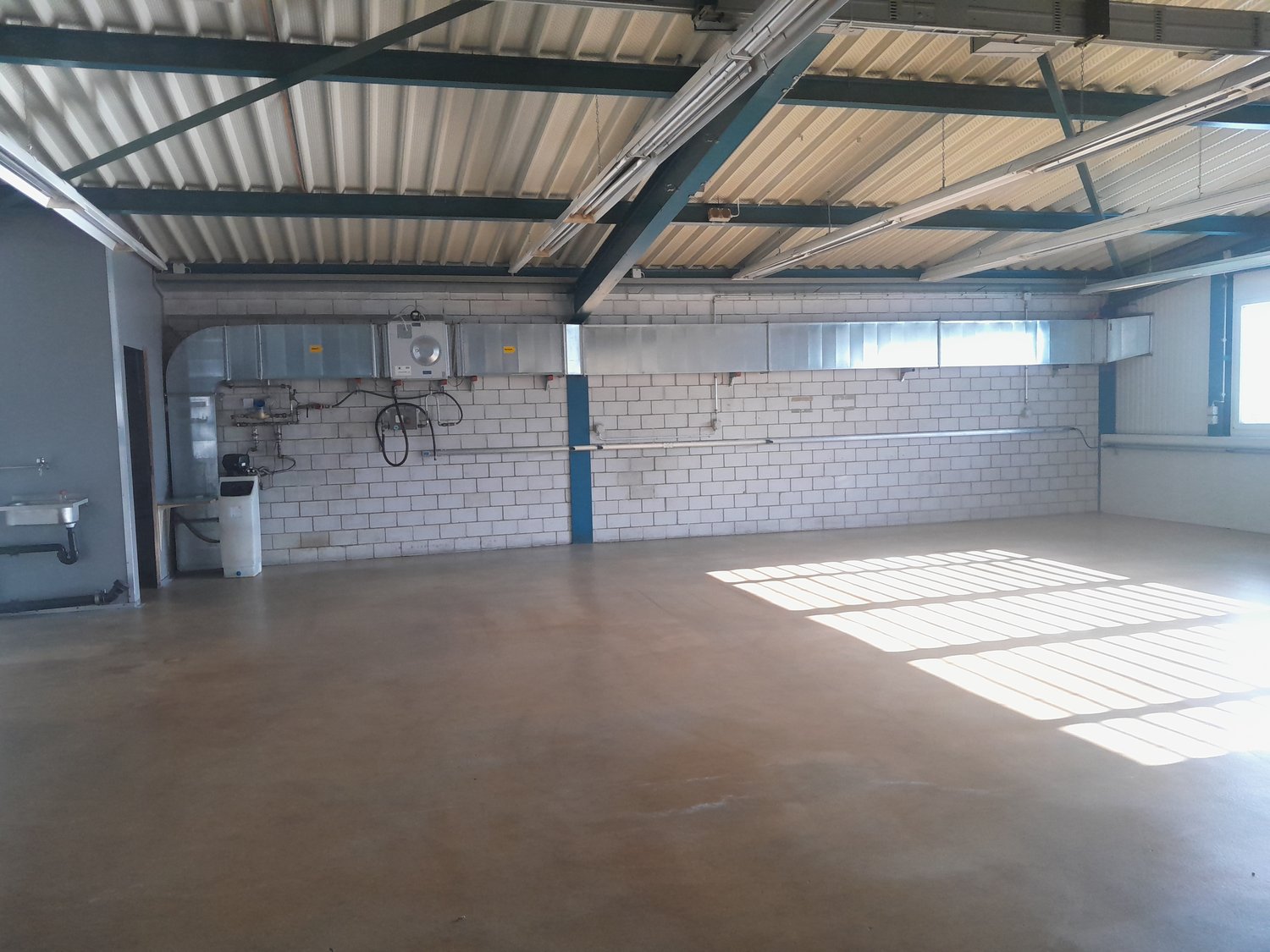 708m² storage room, photo 4 of 7