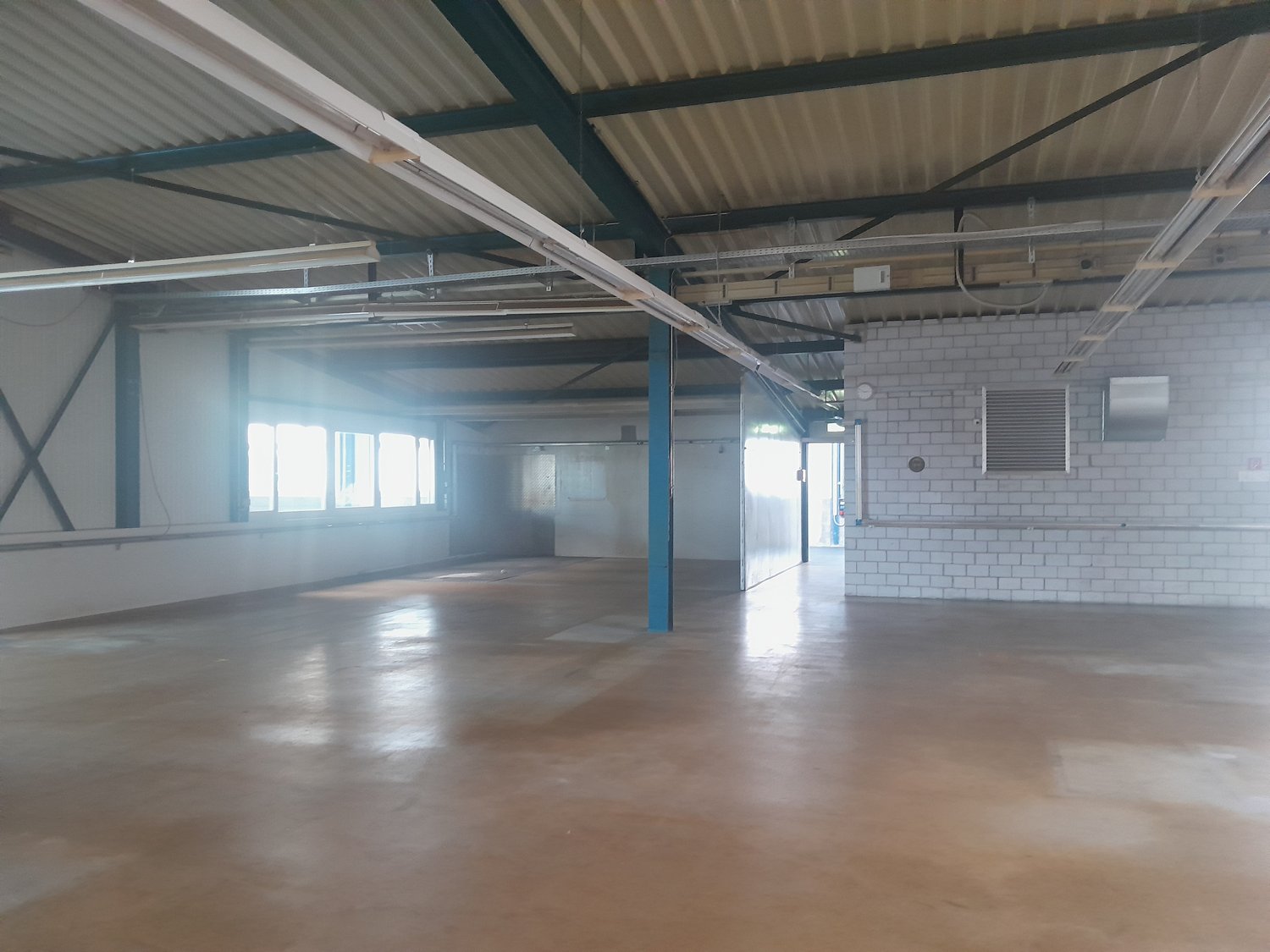 708m² storage room, photo 3 of 7