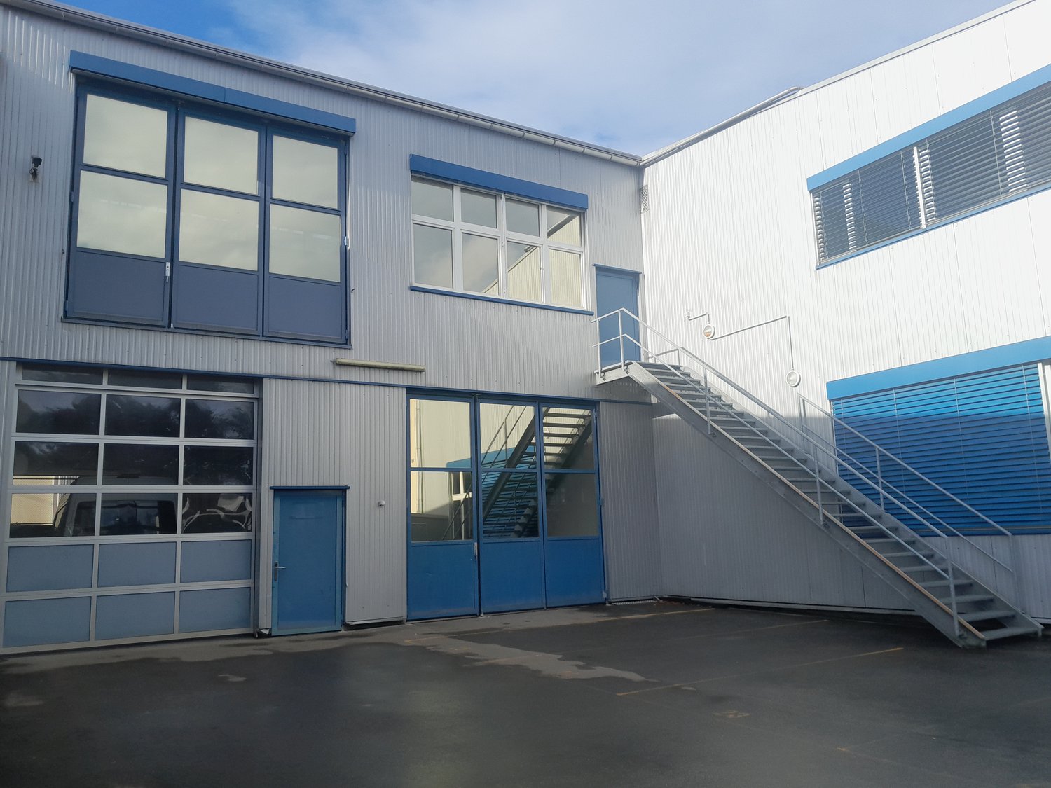 708m² storage room, photo 1 of 7
