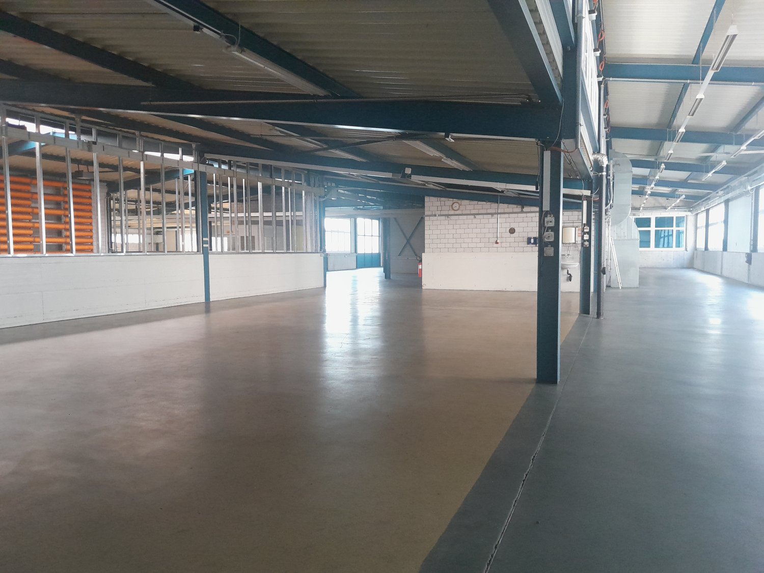 708m² storage room, photo 6 of 7