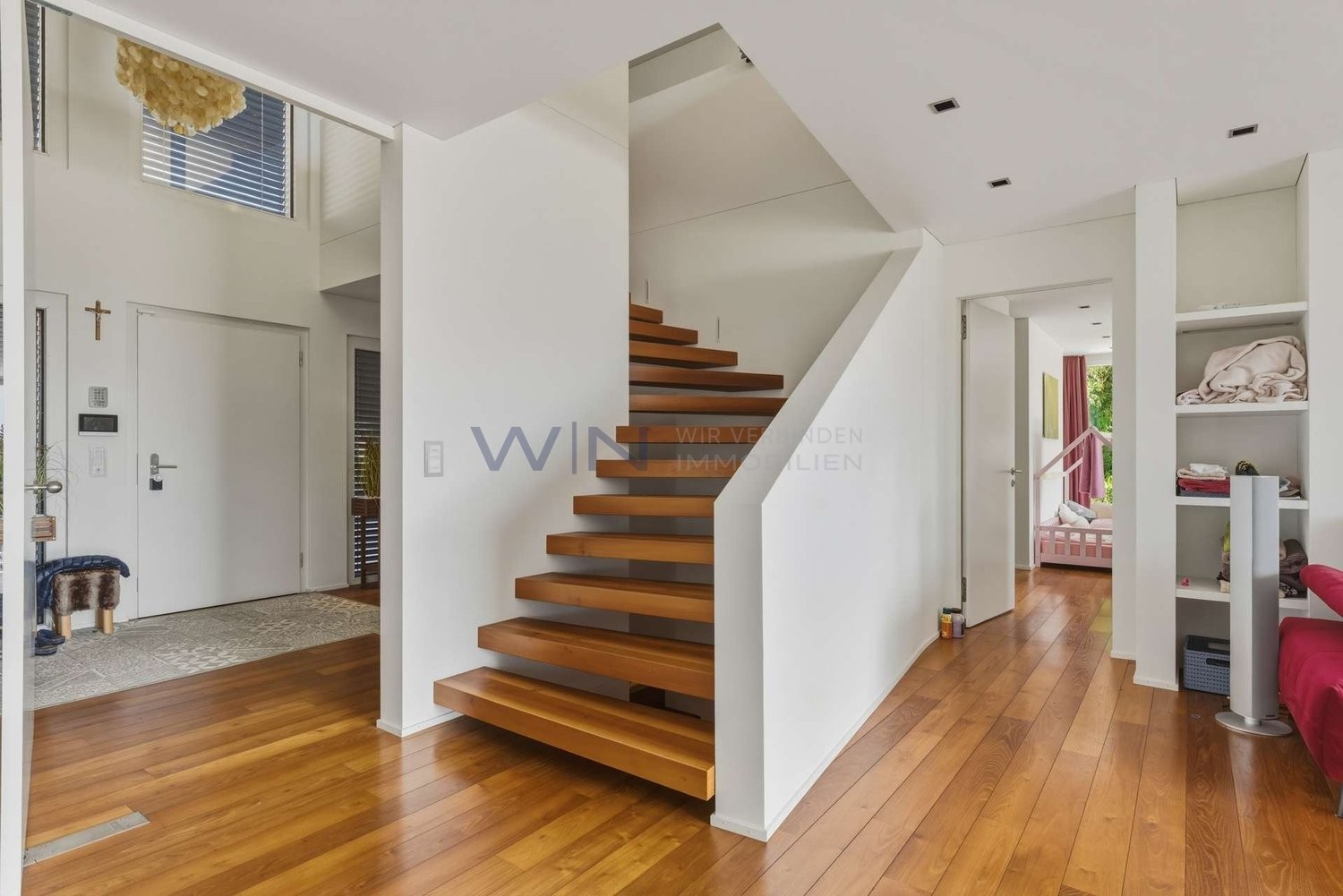 8 ½ rooms villa, photo 2 of 9