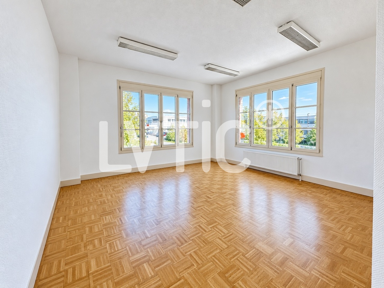 180m² office