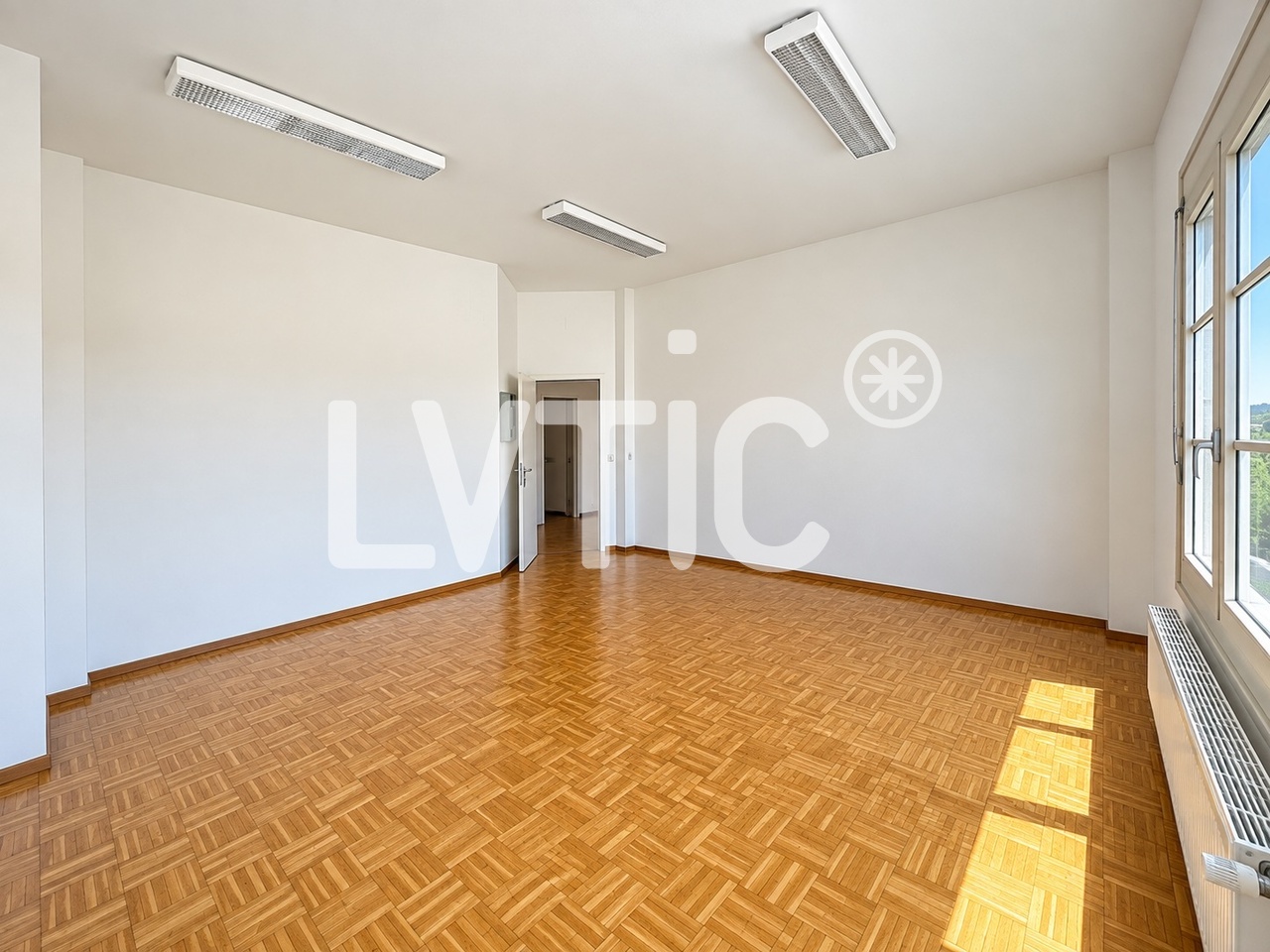 180m² office